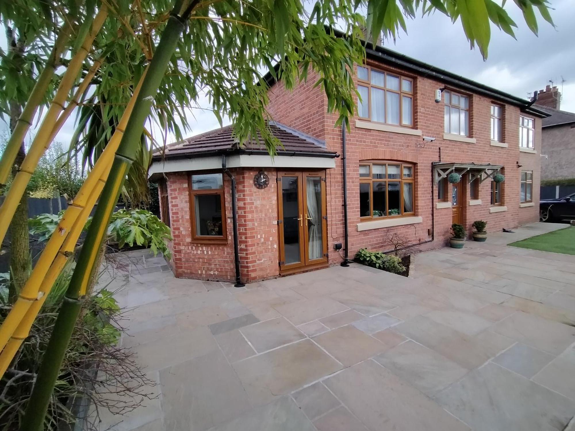 Sirius House - Sleeps 7, Driveway, Garden Villa Crewe Room photo
