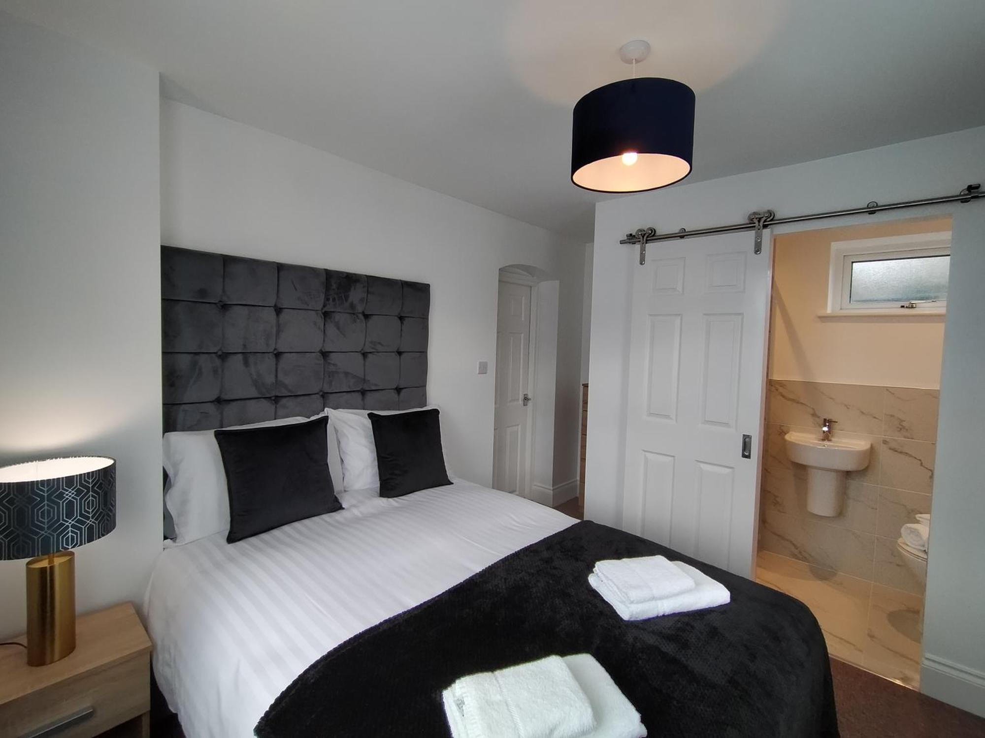 Sirius House - Sleeps 7, Driveway, Garden Villa Crewe Exterior photo