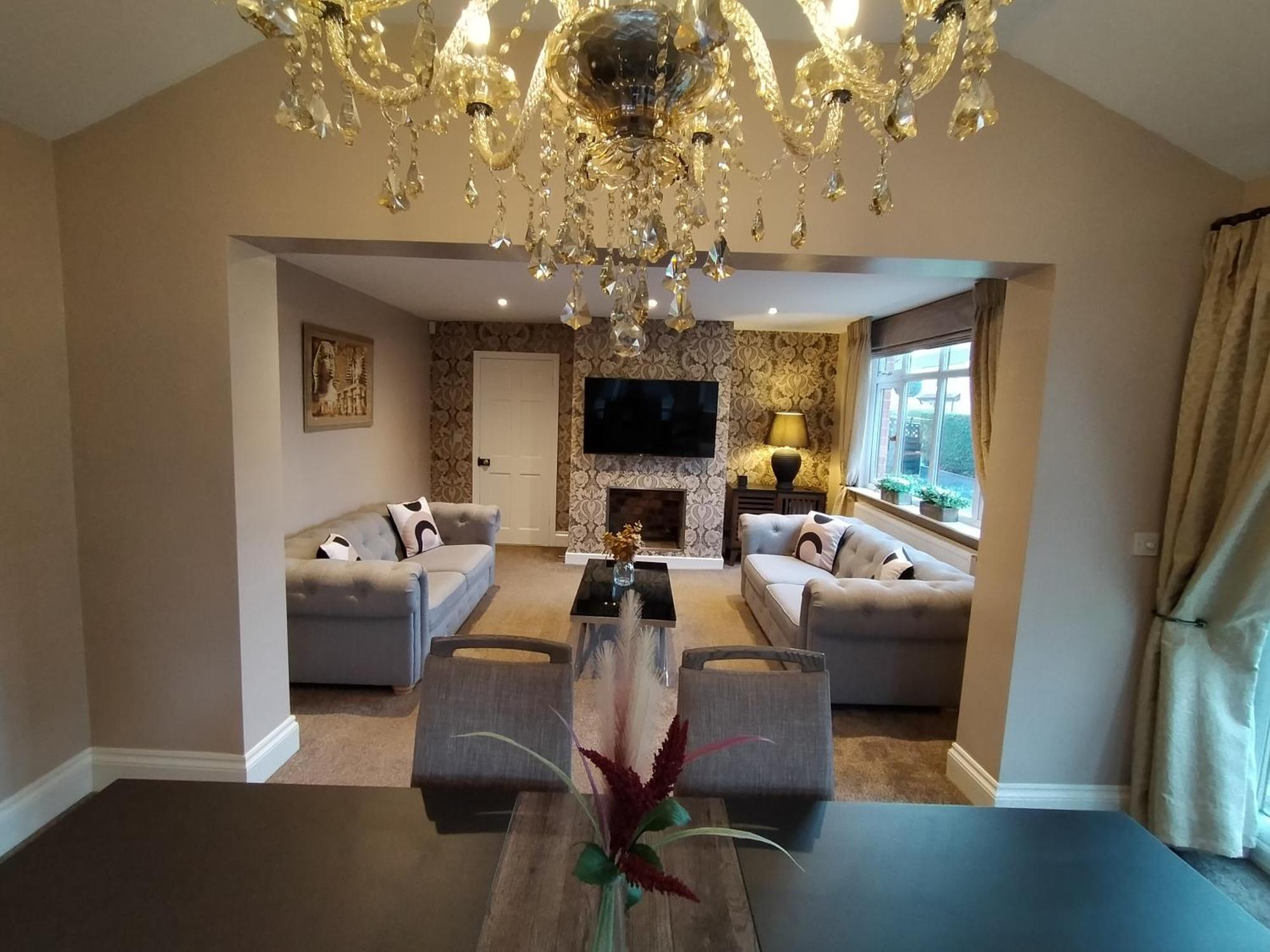 Sirius House - Sleeps 7, Driveway, Garden Villa Crewe Exterior photo