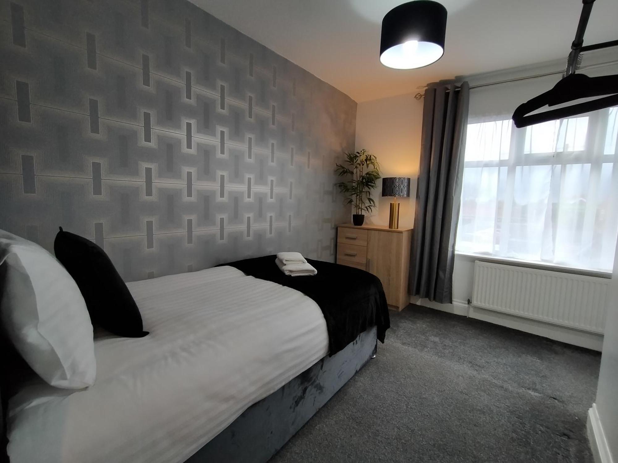 Sirius House - Sleeps 7, Driveway, Garden Villa Crewe Exterior photo