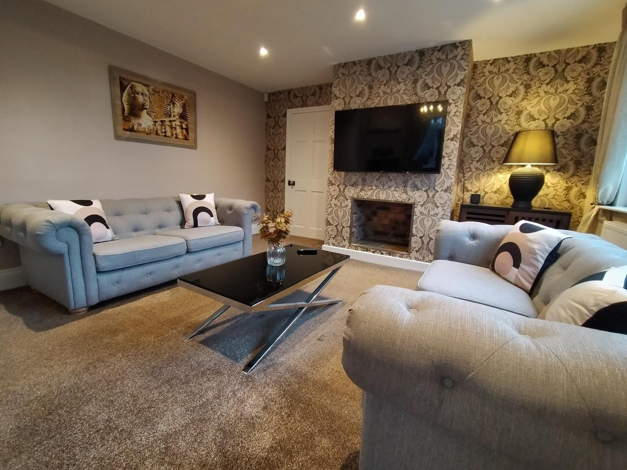 Sirius House - Sleeps 7, Driveway, Garden Villa Crewe Exterior photo